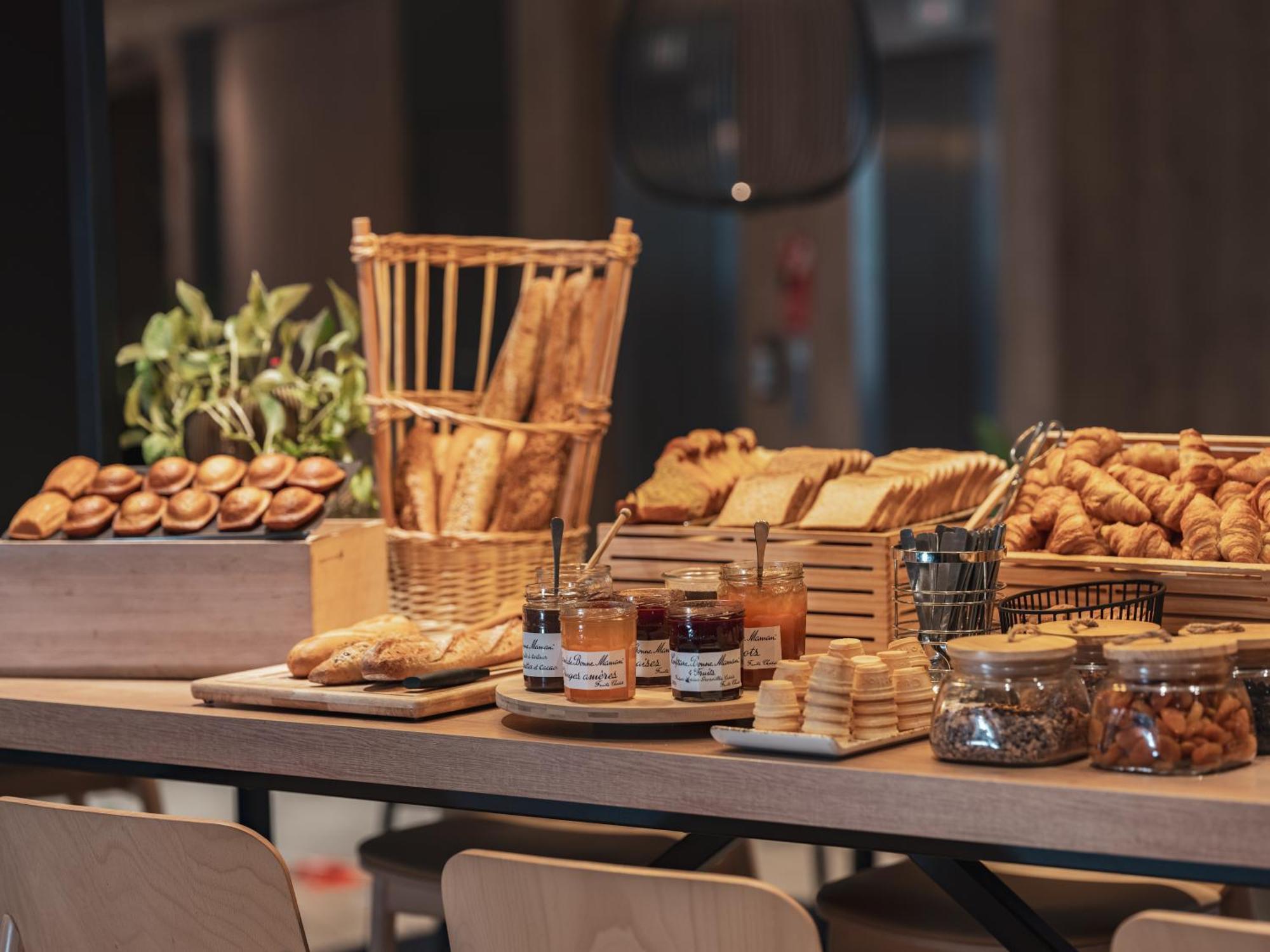 Ibis Paris Gare Montparnasse Catalogne Hotel Bagian luar foto
